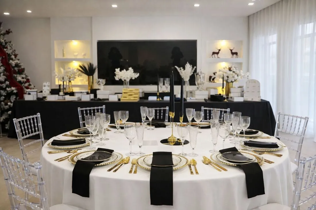 Jantar · preto e ouro
