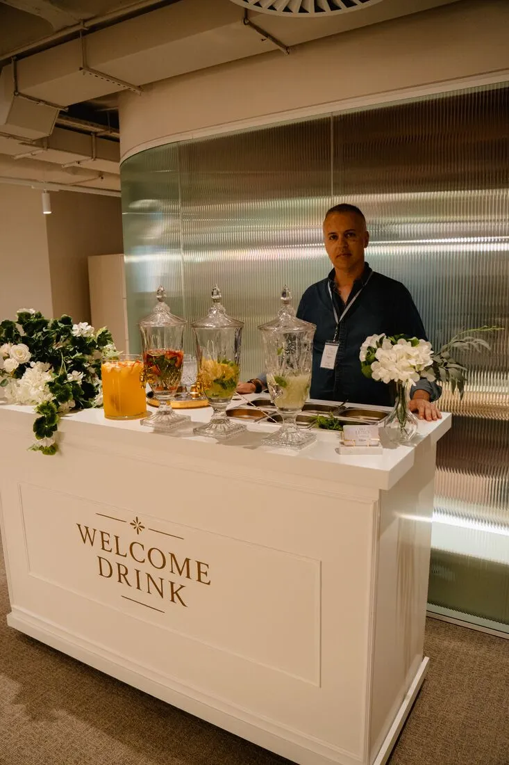 Equipa no balcão de Welcome Drink